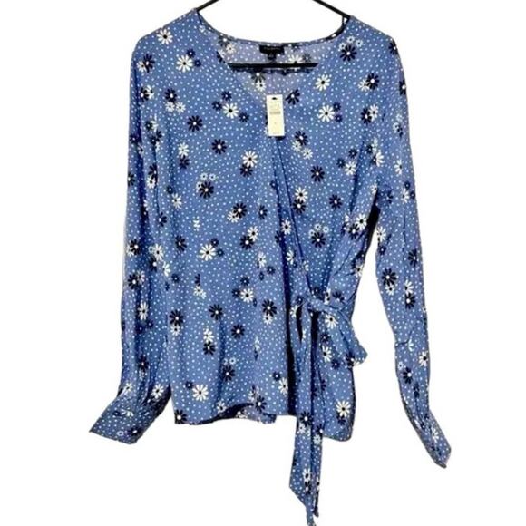 TALBOTS Flowers & Dots Poet Sleeve
Wrap Top Size L New with Tag MSRP $89 - Picture 4 of 6